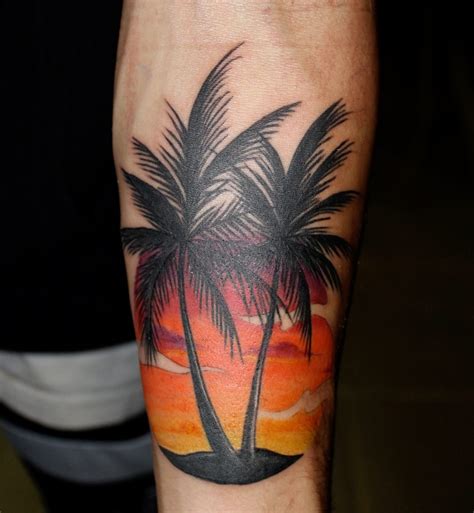 palmera tatuaje|Tatuajes de palmeras: añorando el verano